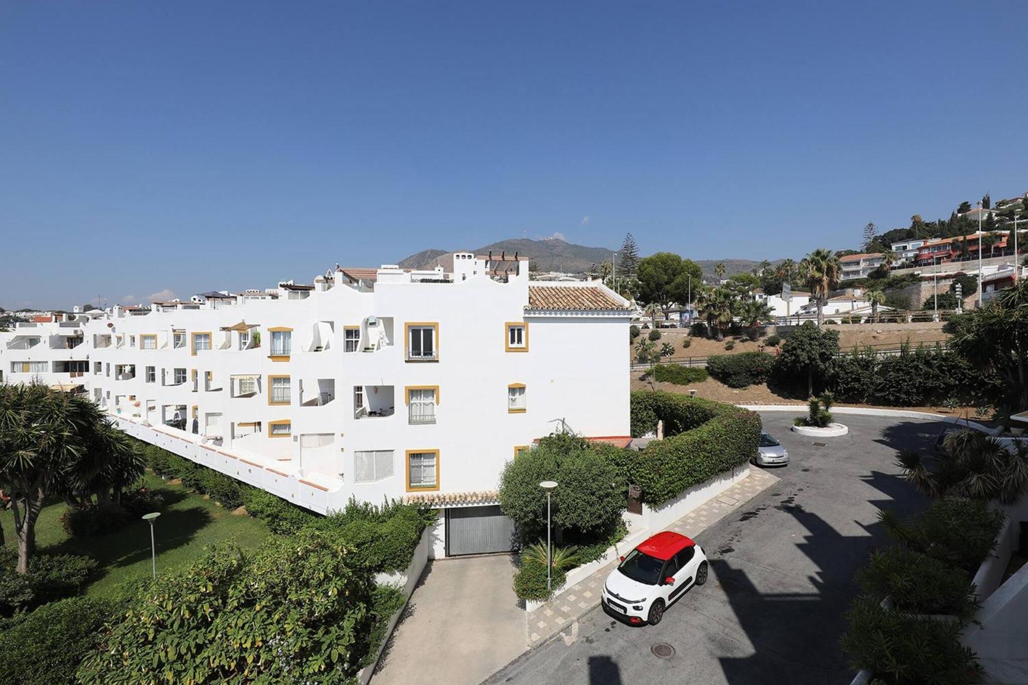 בנאלמדנה 082 - Stunning Sea Views Beachfront Apartment מראה חיצוני תמונה