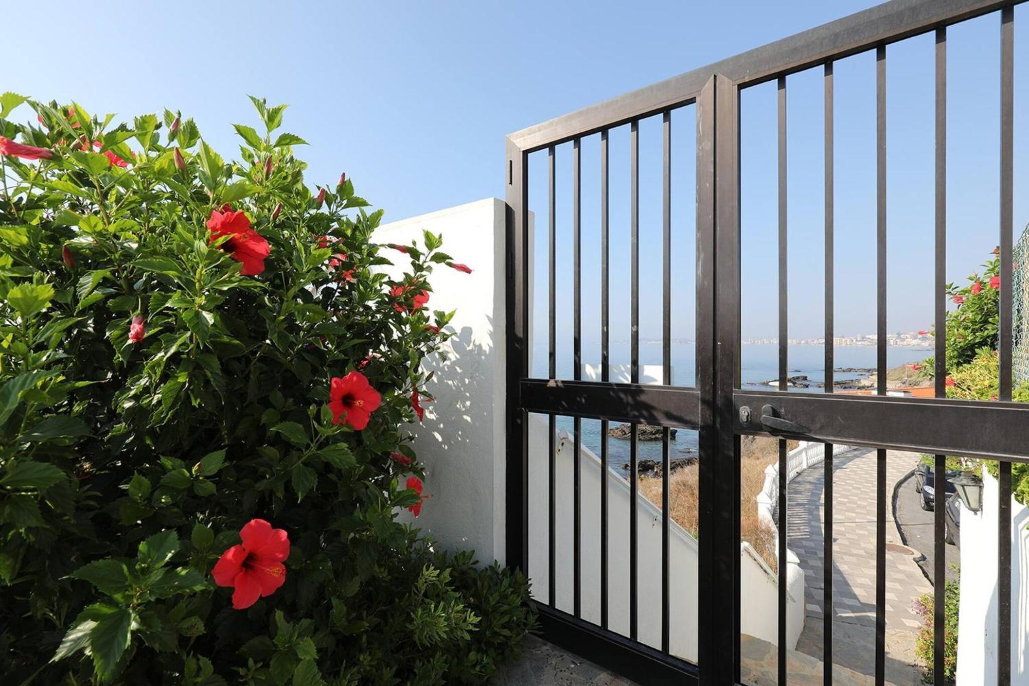 בנאלמדנה 082 - Stunning Sea Views Beachfront Apartment מראה חיצוני תמונה